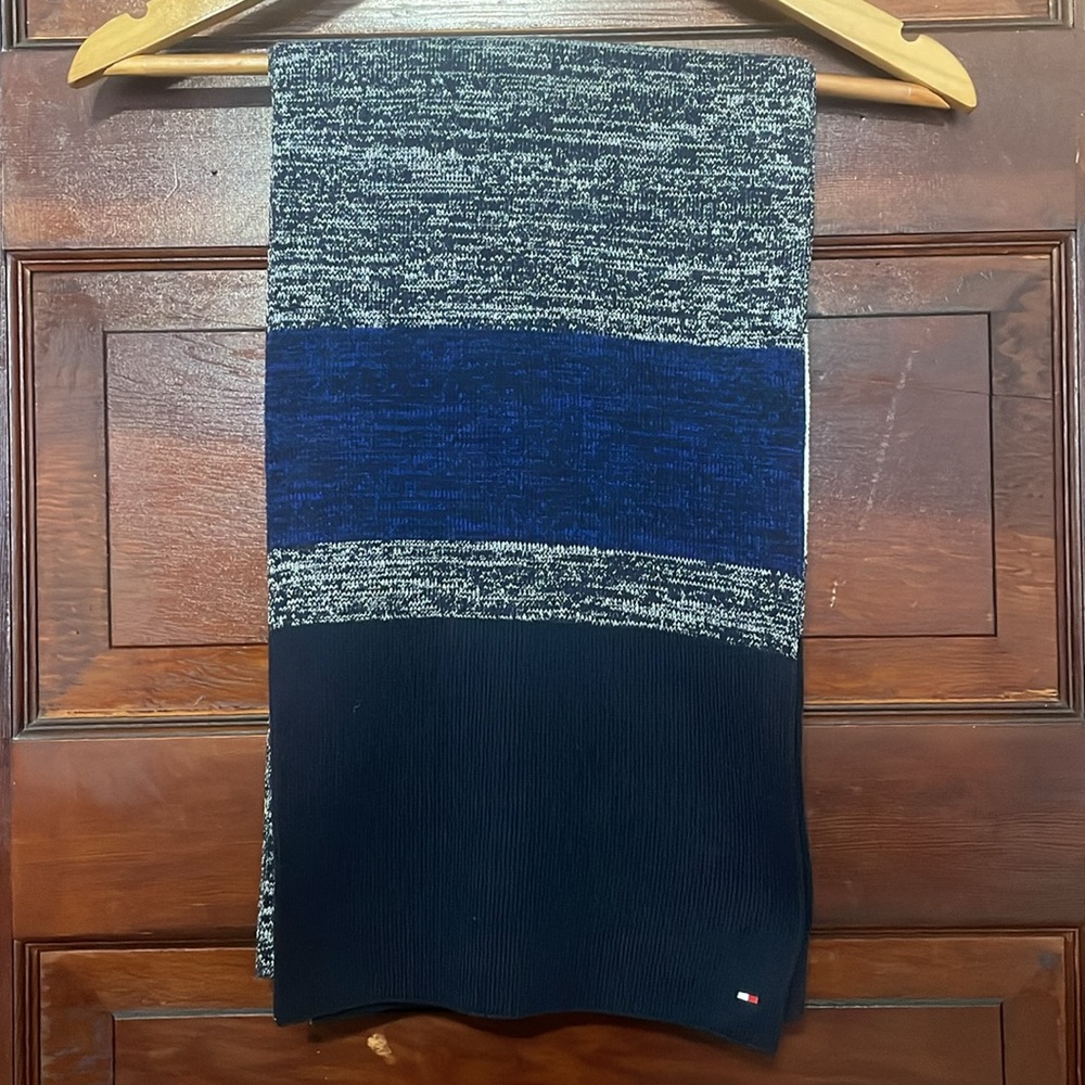 💙Tommy Hilfiger Scarf , Blue & White